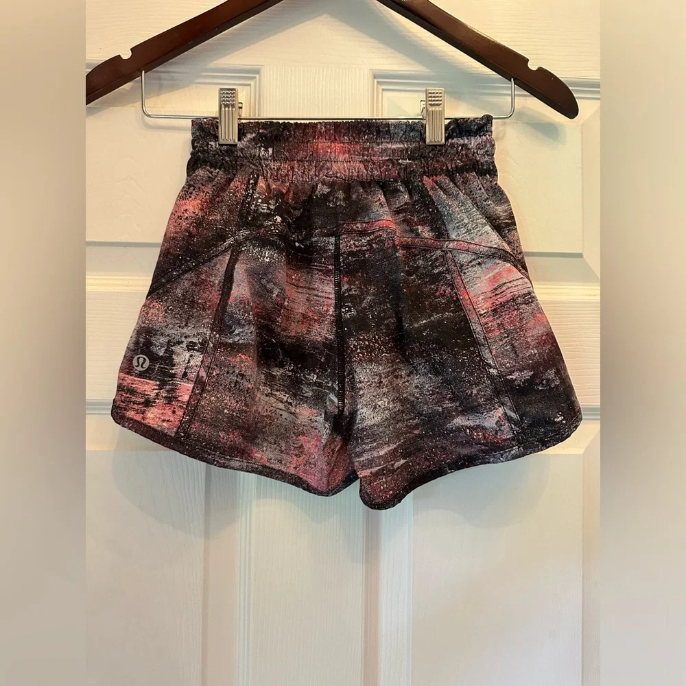 Lululemon Hotty Hot Short II *2.5" Azurite Poppy Coral Multi / Black Size 2 - Picture 4 of 7